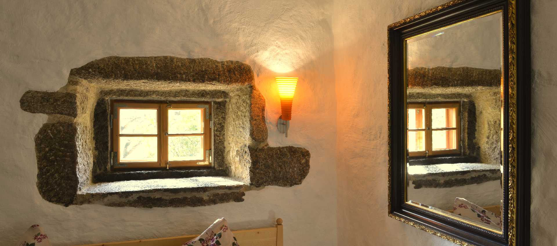 schatzhoehle-1920×850-04 Die Schatzhöhle - Hofatelier Menacher - Fenster zum Garten