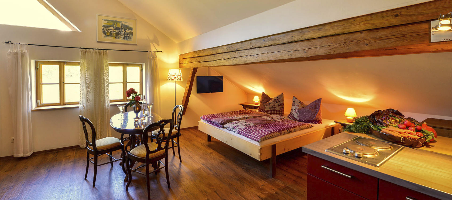 Die Kunstgalerie - Tisch, Bett und Küche